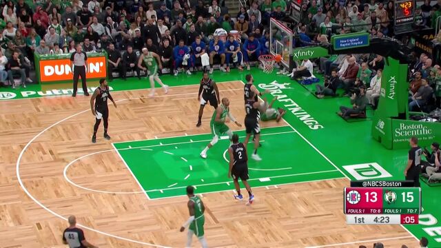 万花丛中过！斯马特无视防守旋转跳跃上篮打进