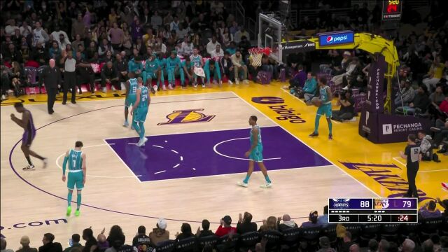 两不相欠！威少抢断妙传里弗斯晃飞防守三分颠进