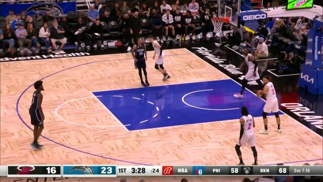 萨格斯冲过来精准截杀 富尔茨接手快马加鞭反击上篮