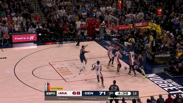 王猛：闪出一道白影！约老师没有五花肉仍然足够强壮