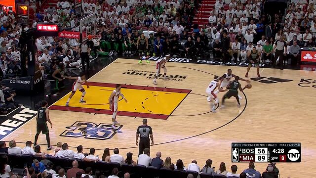 一点机会都不放过！罗威抢板补篮无人能阻