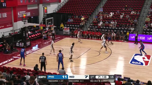 斯玛特果断分球 康西尔接球就投三分入网