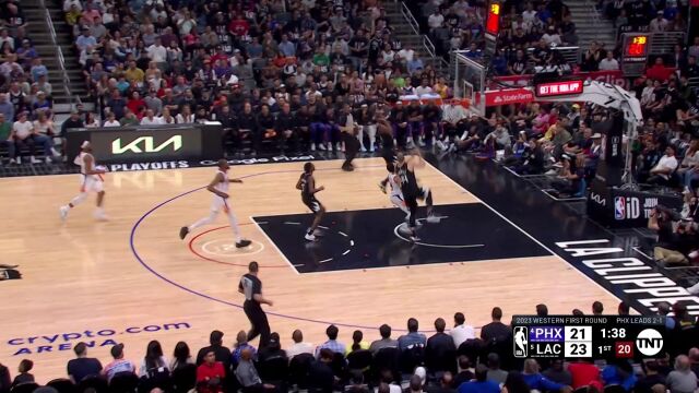 空配连线燃炸全场 曼恩行进间高抛喂饼普拉姆利空接战斧劈扣