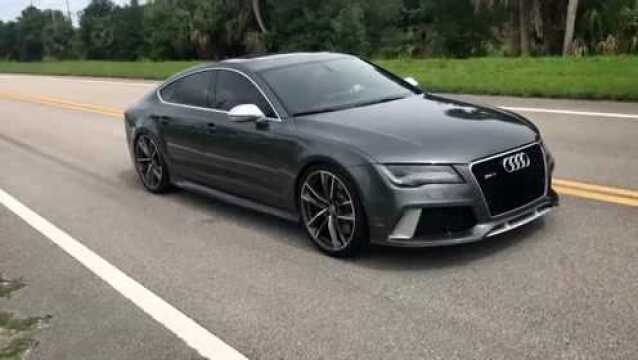 奥迪Audi RS7为啥称为西装暴徒?踩下油门一刻就一目了然了