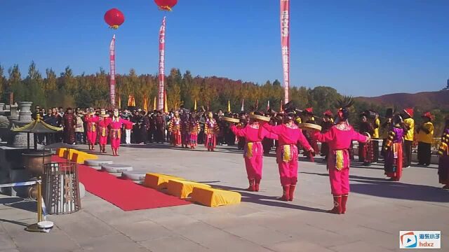 实拍满族颁金节上的萨满舞蹈表演