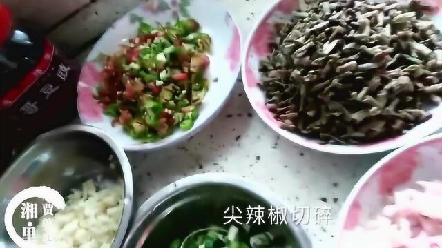 湘菜卜豆角炒肉极具湖南特色的一道家常下饭菜,米饭都不够吃