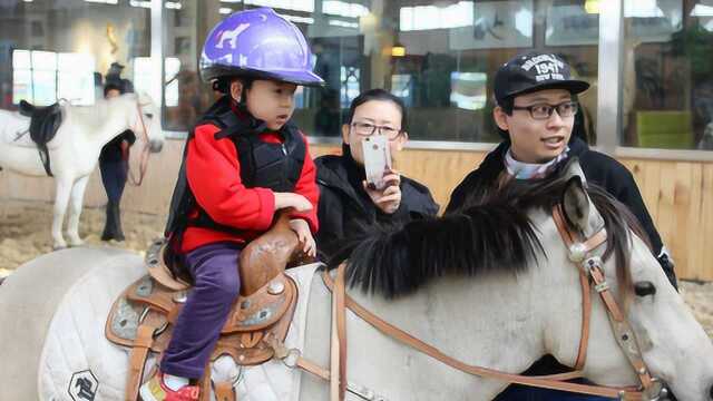 保定兄弟马术俱乐部迎亲子活动日,小朋友争做快乐小骑士