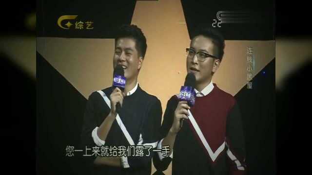 舞台上一首《西部情歌》圆了44岁人民教师多年的梦!