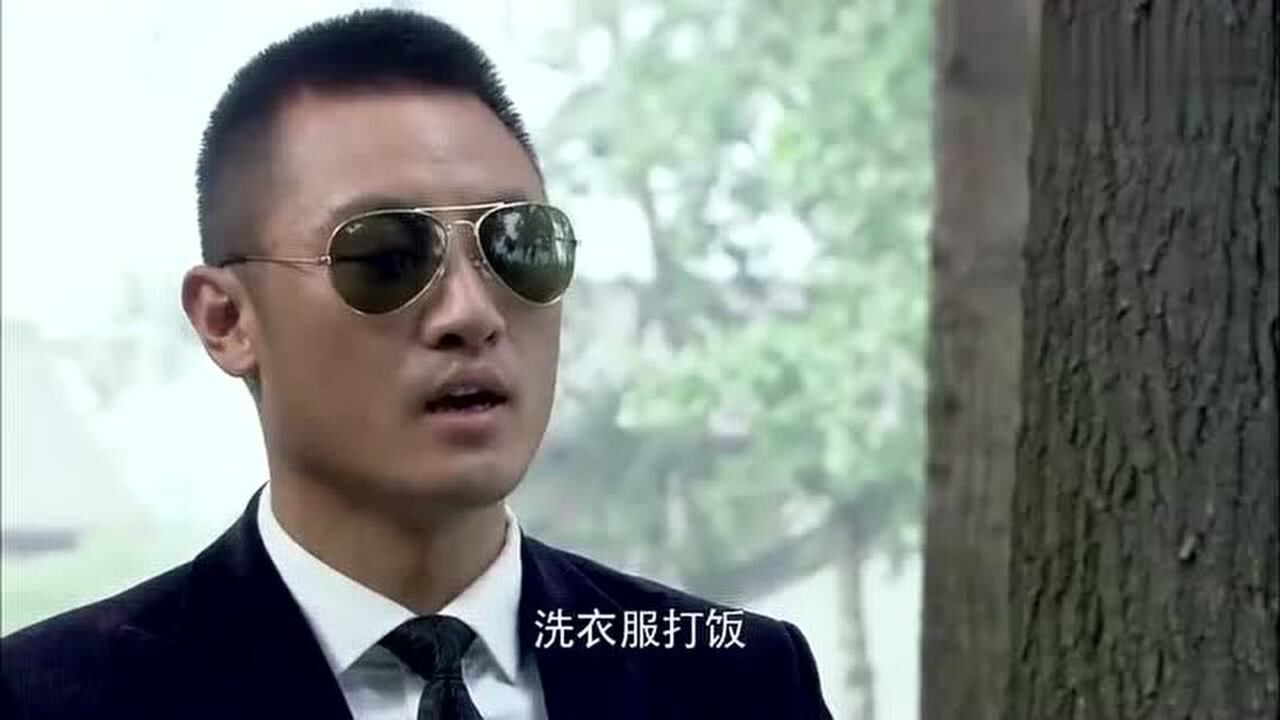 他说他就要看段卫兵是怎么丢人的段卫兵去公园与蛇精病见面