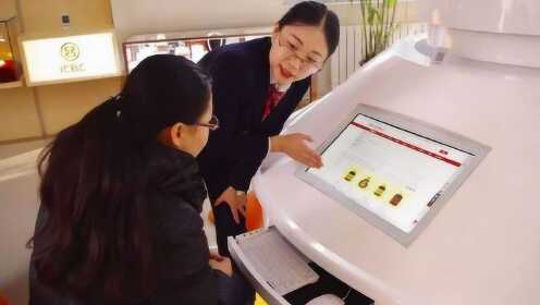 为什么银行总要求客户去ATM机上取钱？背后的原因没多少人知道 - 腾讯视频