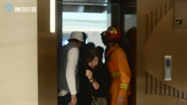 广东中山一酒店观光电梯故障11人被困 有两名儿童仅1岁