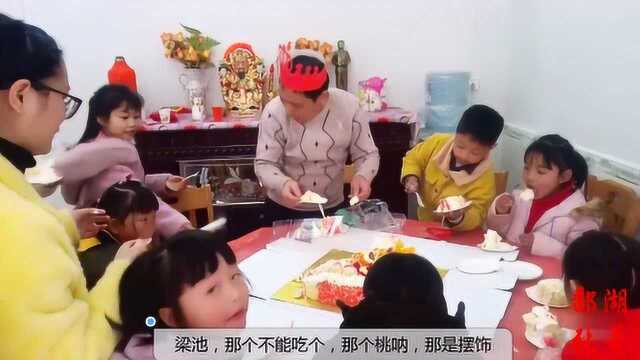 张哥生日,女婿第一个切蛋糕祝福,孩子们口水都流出来啦