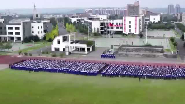 航拍中国:汶川的北川中学是第一个开工项目,也是北川最坚固的项目