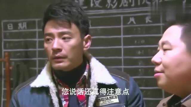 男子用假票被发现,电影院经理却让他们看免费电影有条件