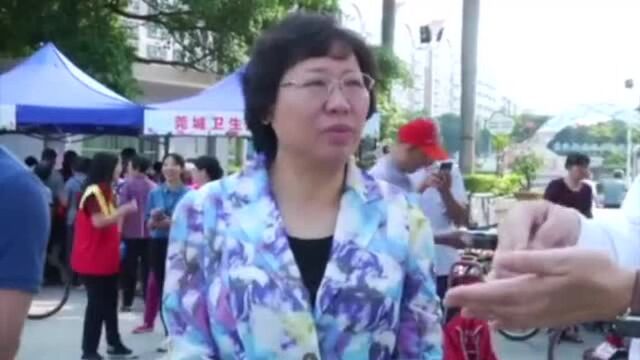 东莞开展爱国卫生月活动,提醒市民蚊虫孳生,小心登革热!