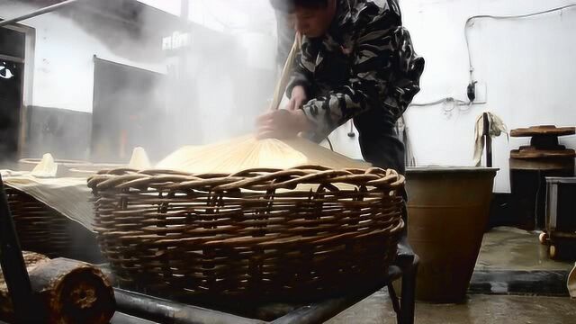 河南千年豆腐村用酸浆点豆腐 日产4万斤