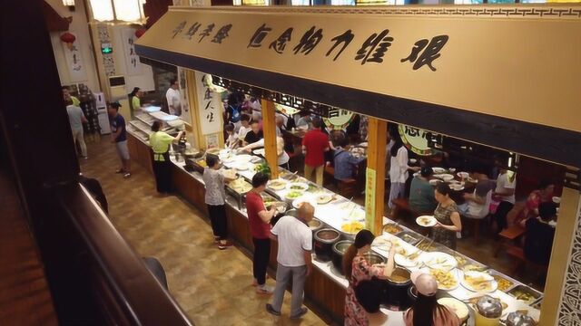 绵阳铁牛广场:这家餐厅几十种菜品18块钱一人,吃光老板还送钱