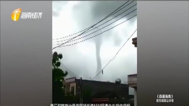 壮观!海上惊现水龙卷 犹如巨蟒吊空中