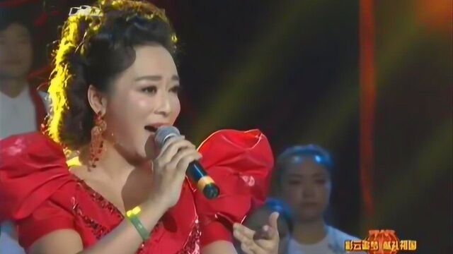 美女何纾演唱《美丽中国》,激情高昂,声声醉心扉