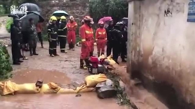 一夜暴雨昆明变“水城”,多路段积水严重