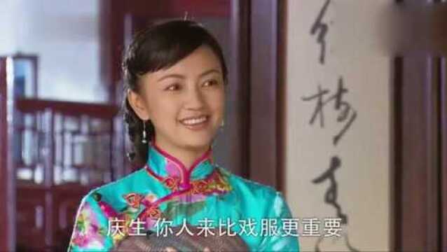 玉卿嫂得知了庆生的秘密,庆生去给金燕飞送戏服,并决定和她分开