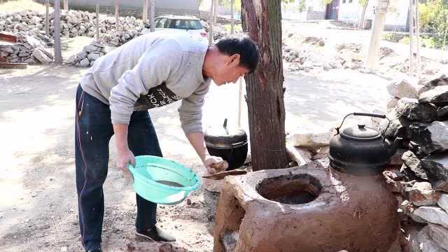 炉子大家都不陌生,这样的土炉子你见过吗?看宋叔如何修复“它”