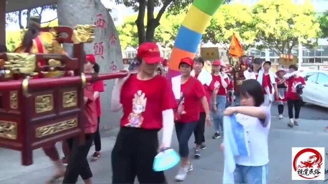 福建龙海市传统民俗活动,抬轿子的竟然是女的,这场景第一次见