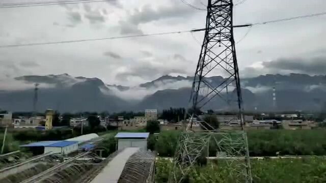 峰峦如聚,波涛如怒.山河表里潼关路