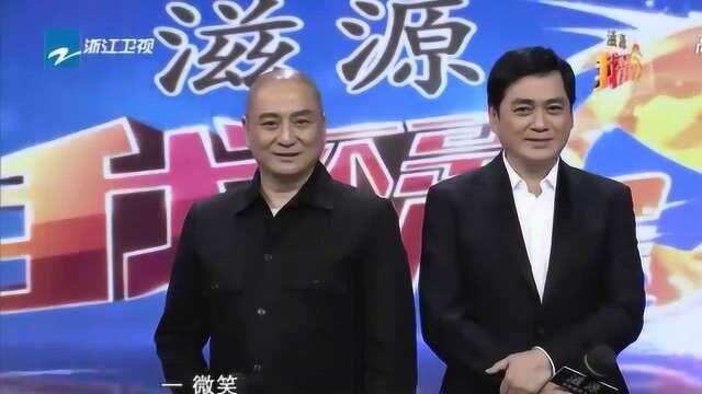 汤镇业汤镇宗兄弟同台,除了发型以外,根本分不出来谁是谁!