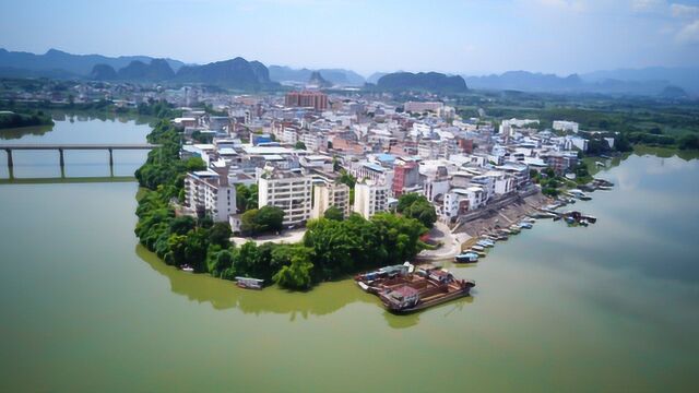 航拍崇左市驮卢镇 明代旅行家徐霞客称之为 水绕山环 百家之市