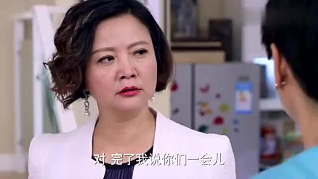 亲妈到家里来,没想却看到女儿跪在地上擦地板,怒责婆婆