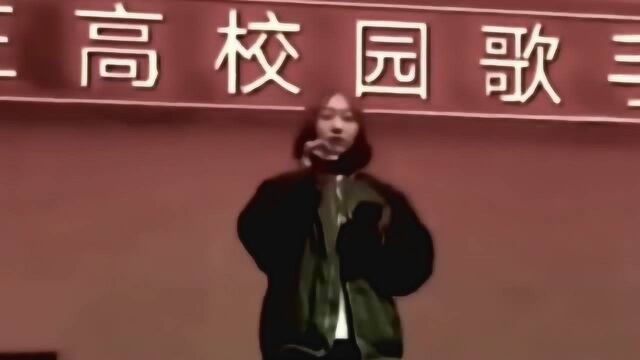 校园小姐姐唱的即兴演唱,这歌声包含了多少故事,听得我都想哭了!