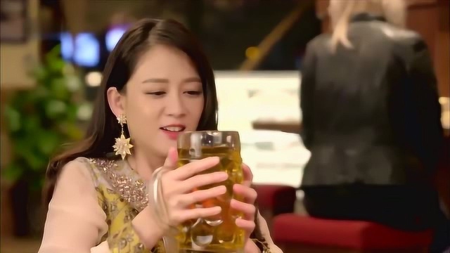 影视:陈乔恩和别人拼酒,这十大杯扎啤看着就胃疼