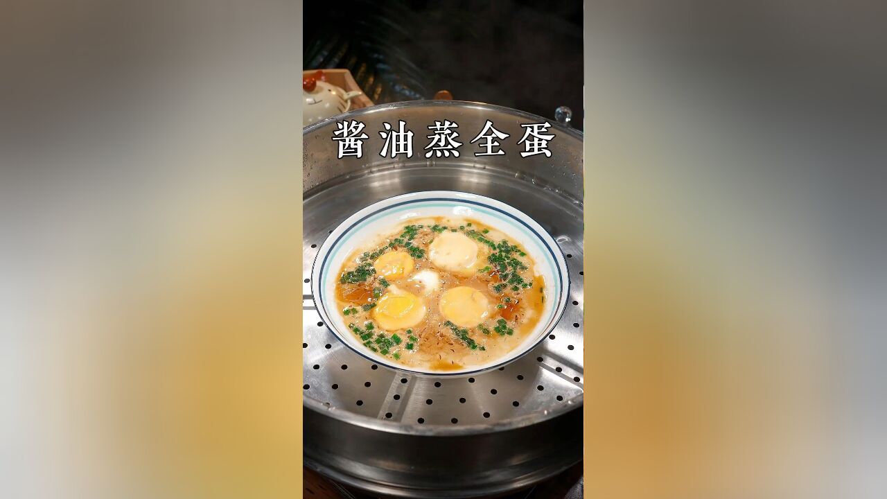 将鸡蛋打进酱油里,这是最近火爆全网的新吃法,没想到竟然这么好吃