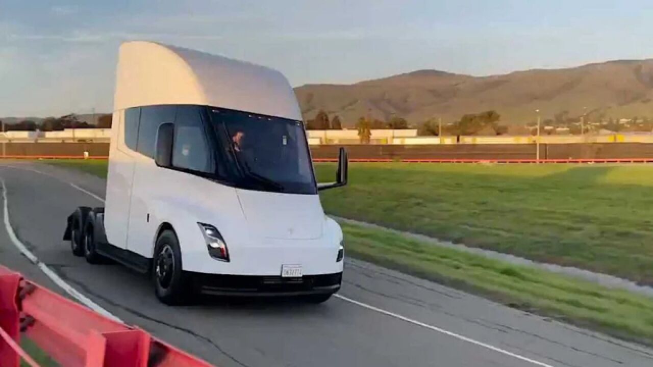 Tesla Semi 500 英里续航测试:满载、单次充电