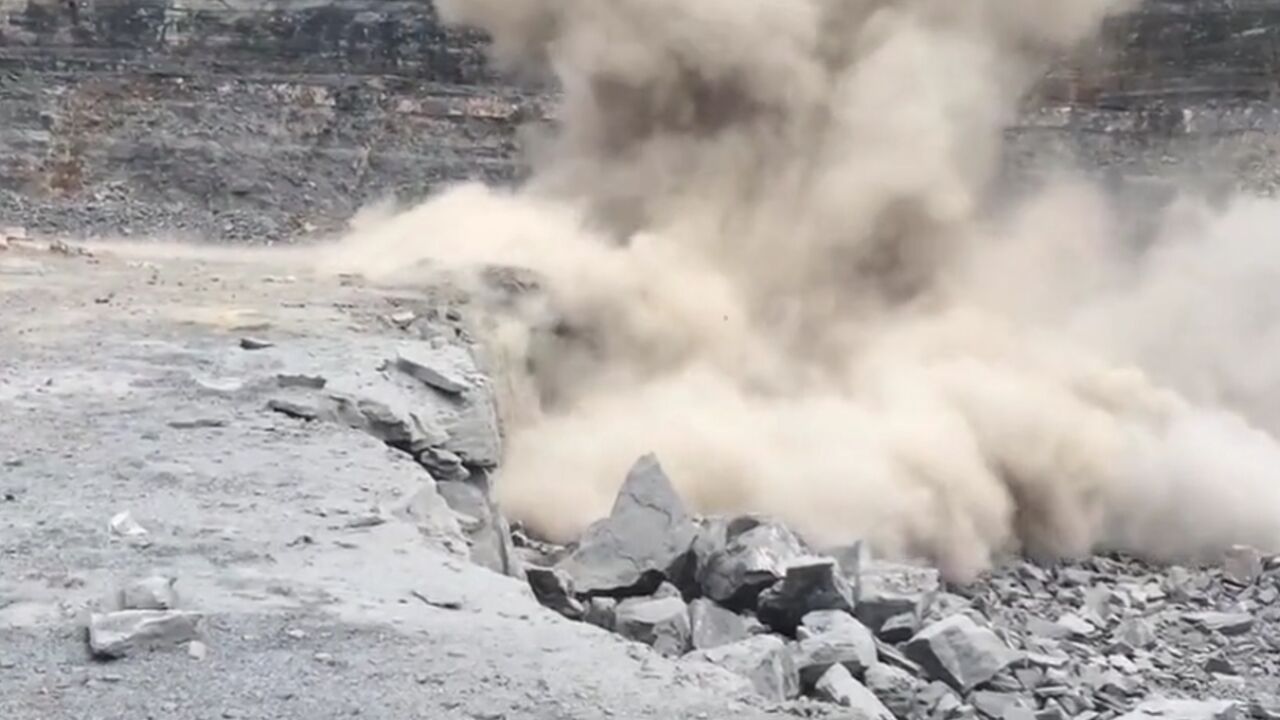 爆破现场对讲机没电,爆破员违规用微信沟通会错意致3死,8人被追责