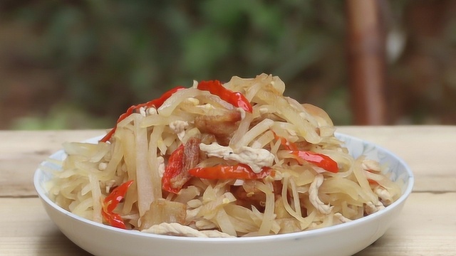 萝卜丝炒肉的家常做法,用现炸猪油炒,味道就是好