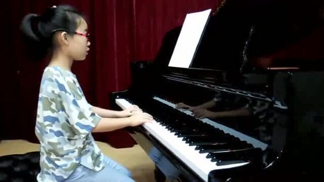 钢琴曲教学《数鸭子》,跟着老师学一学,钢琴学起来不难