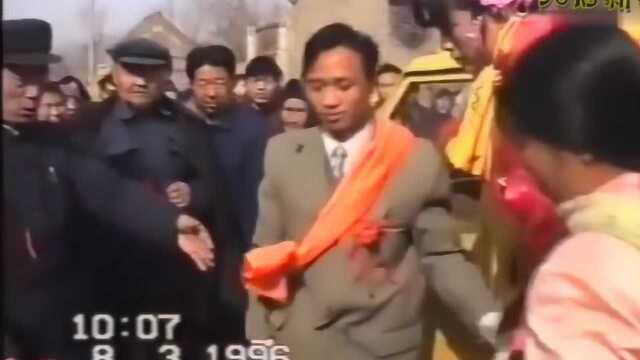 1996年农村结婚珍贵视频,那时的你有多大?满满的时代感