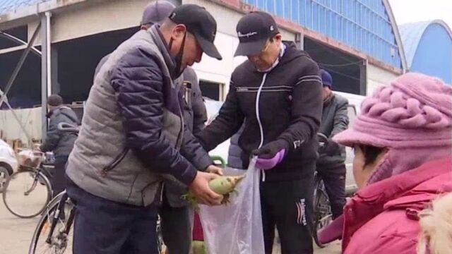 西青区碧城农贸市场,价格亲民看得见,市民纷纷抢购