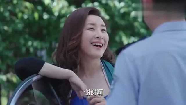 九头身美女看上小伙!故意让小伙帮她修车!最后还给小伙打分