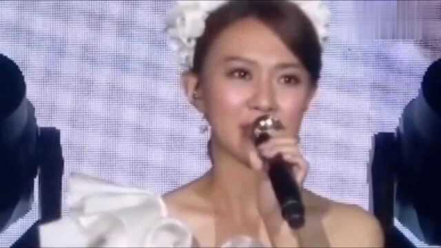 卓依婷演唱会讲述自己出道的经历