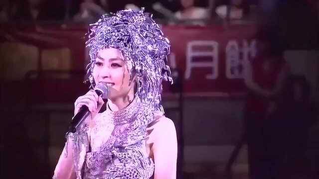 陈慧琳退圈之前最后一场演唱会,粉丝在台下哭,她在台上抹泪