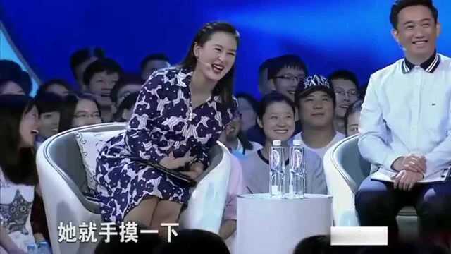 女神上台竟被小伙抱了起来