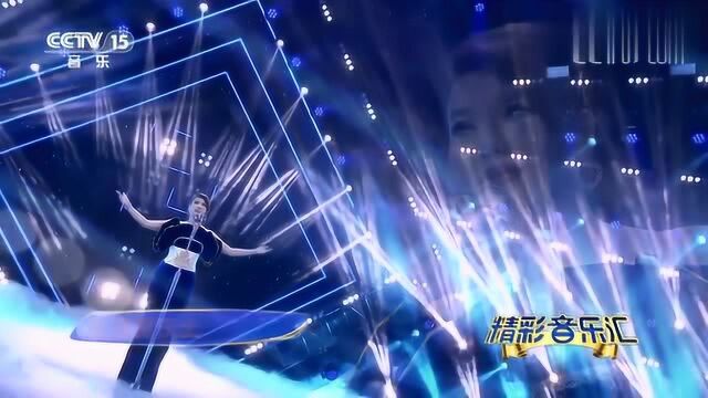 乌兰图雅演唱《好大一棵树》,时代经典歌曲,萦绕了人生回忆!