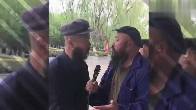 流浪歌手一首老歌《毛驴拉磨》歌声嘹亮,十分经典,好听至极