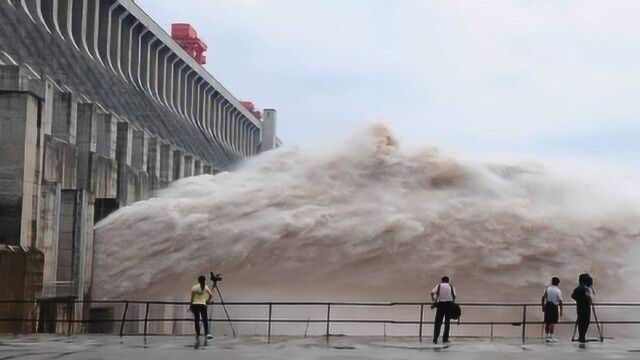 当初花2000亿修建的三峡大坝,如今一天发电收入有多少?说出来不信