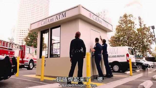 一直觉得银行ATM里面有人,没想到竟是真的