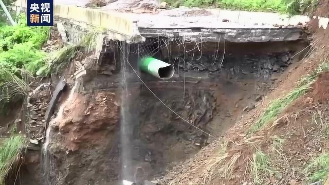 湖南泸溪县普降大到特大暴雨 多条公路垮塌