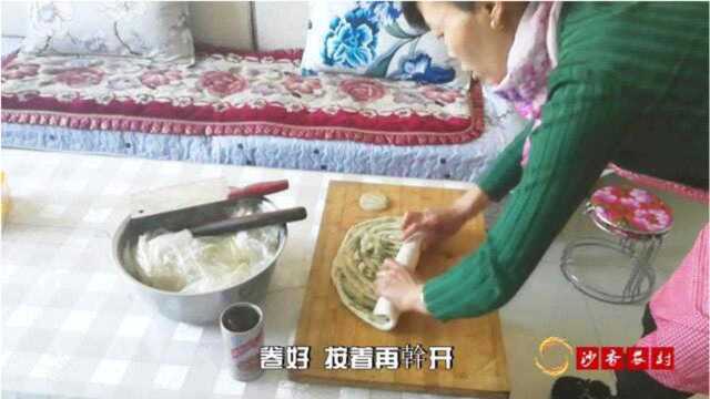 甘肃民勤大妈教你烙大饼,做法简单一学就会,能吃三天的大烙饼